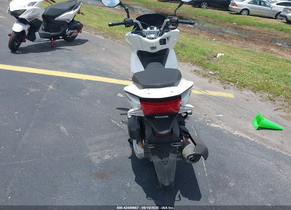 2015 HONDA PCX 150 VIN: RLHKF1808FY002476