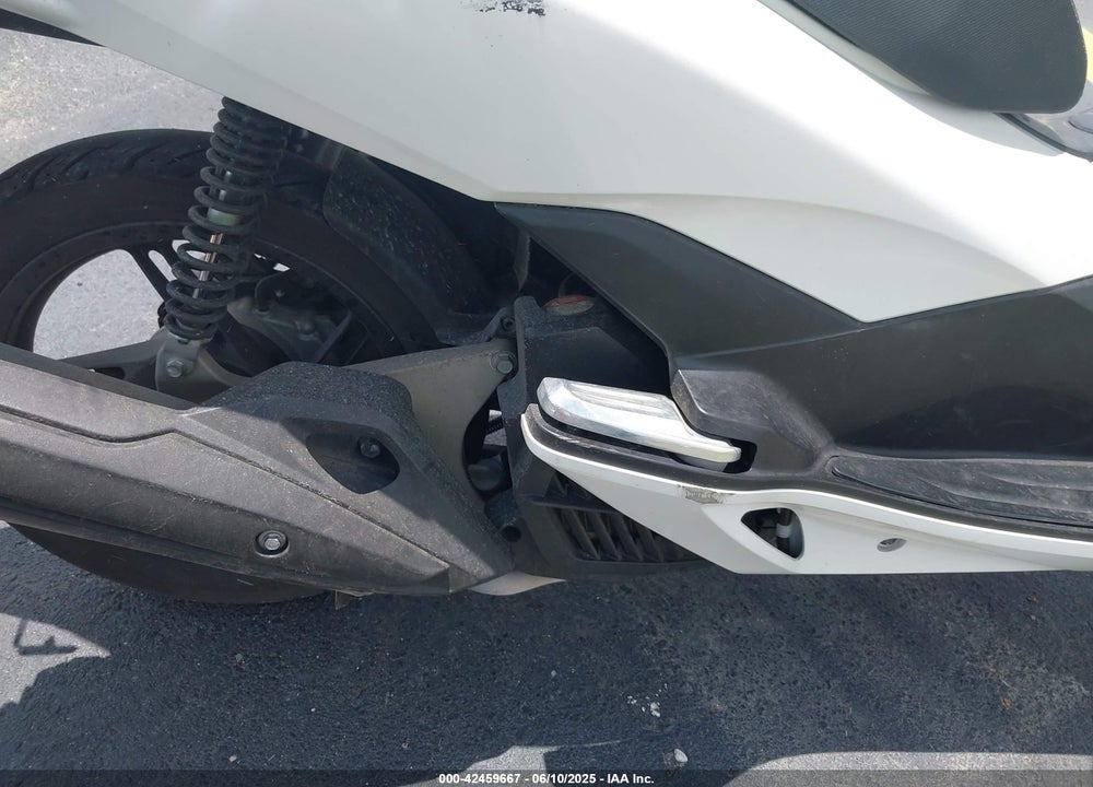 2015 HONDA PCX 150 VIN: RLHKF1808FY002476
