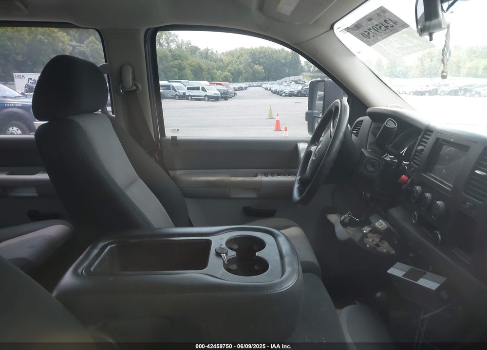 2008 CHEVROLET SILVERADO 2500HD WORK TRUCK VIN: 1GCHK236X8F202149