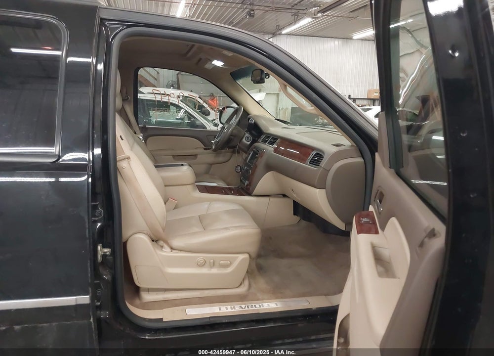2010 CHEVROLET TAHOE LTZ VIN: 1GNUKCE01AR179983