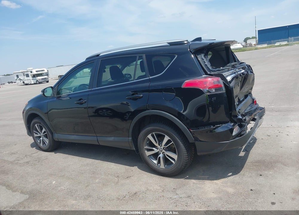 2017 TOYOTA RAV4 XLE VIN: 2T3RFREV9HW604622