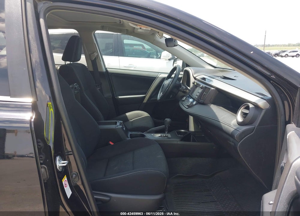 2017 TOYOTA RAV4 XLE VIN: 2T3RFREV9HW604622