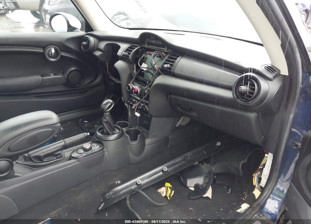 2018 MINI COOPER VIN: WMWXP5C50J2G64237