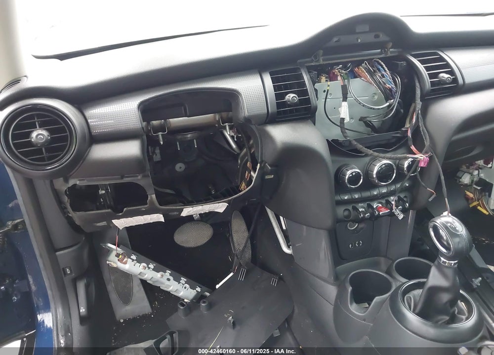 2018 MINI COOPER VIN: WMWXP5C50J2G64237