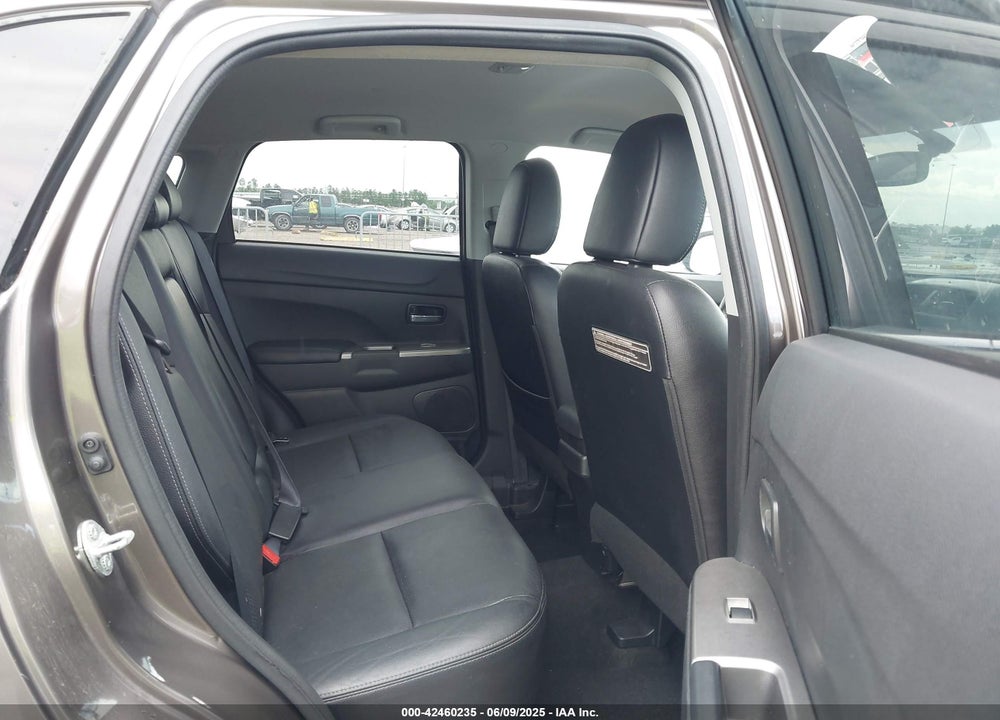 2018 MITSUBISHI OUTLANDER SPORT VIN: JA4AP4AW4JU018385