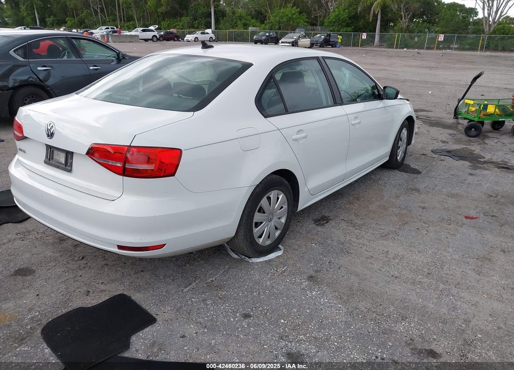 2015 VOLKSWAGEN JETTA 2.0L S VIN: 3VW2K7AJ4FM349572