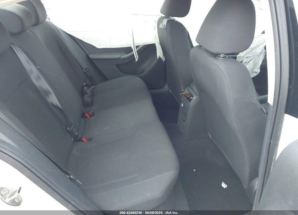 2015 VOLKSWAGEN JETTA 2.0L S VIN: 3VW2K7AJ4FM349572