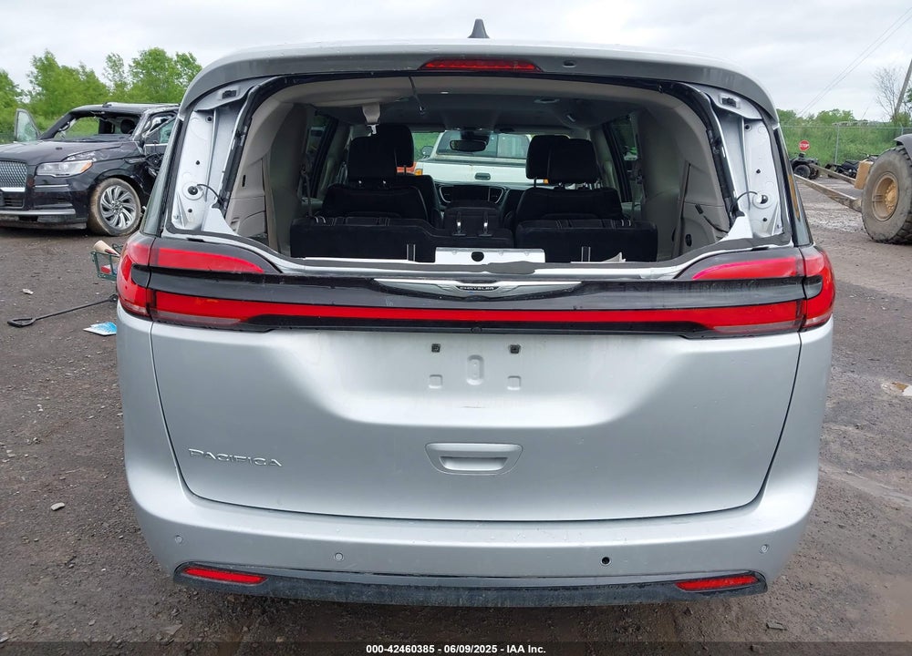 2024 CHRYSLER PACIFICA TOURING L VIN: 2C4RC1BG4RR146483