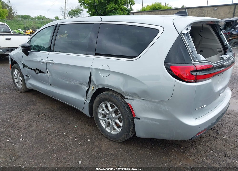 2024 CHRYSLER PACIFICA TOURING L VIN: 2C4RC1BG4RR146483