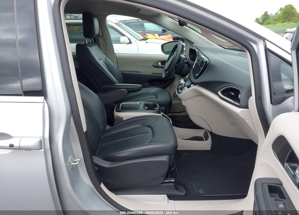 2024 CHRYSLER PACIFICA TOURING L VIN: 2C4RC1BG4RR146483
