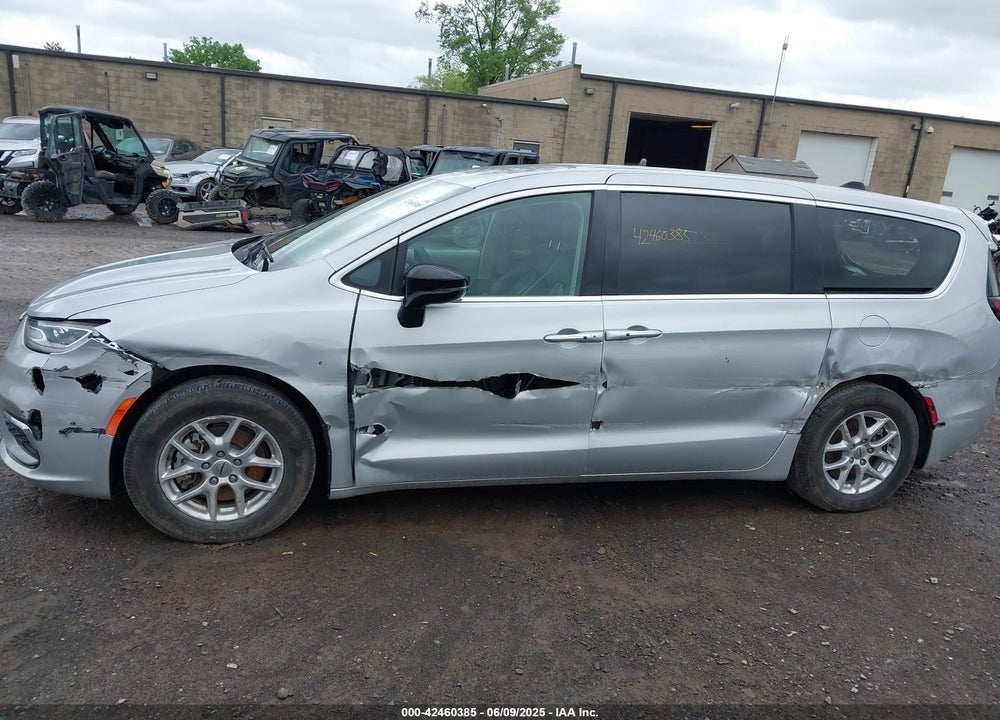 2024 CHRYSLER PACIFICA TOURING L VIN: 2C4RC1BG4RR146483