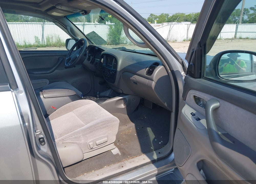 2002 TOYOTA SEQUOIA VIN: 5TDBT44A32S058632