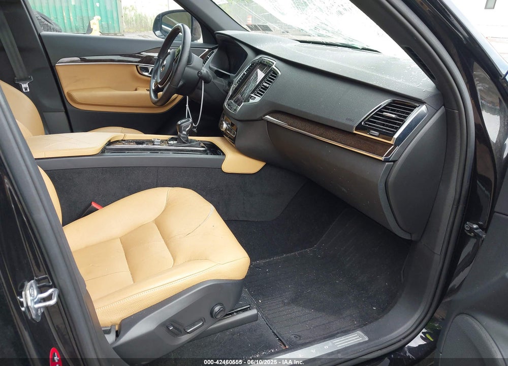 2016 VOLVO XC90 T6 MOMENTUM VIN: YV4A22PK8G1044864