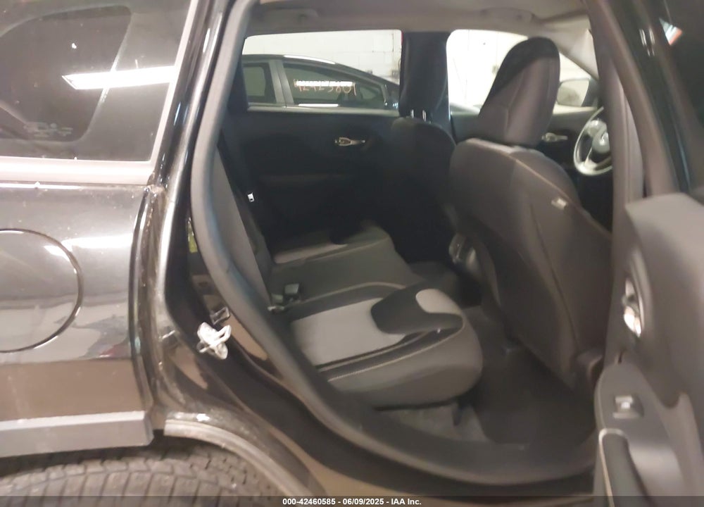 2015 JEEP CHEROKEE VIN: 1C4PJMAB8FW764171