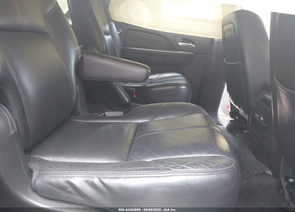 2007 GMC YUKON DENALI VIN: 1GKFK63817J328707