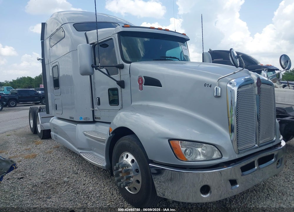2013 KENWORTH CONSTRUCTION T660 VIN: 1XKADP9XXDJ346885