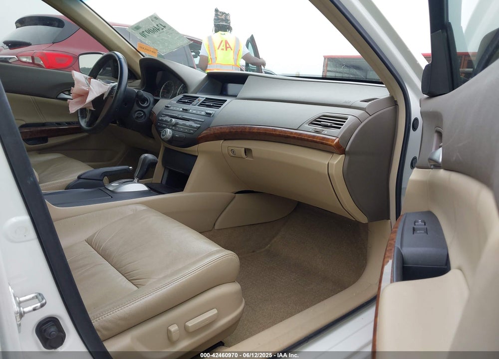 2009 HONDA ACCORD VIN: 1HGCP36809A003805