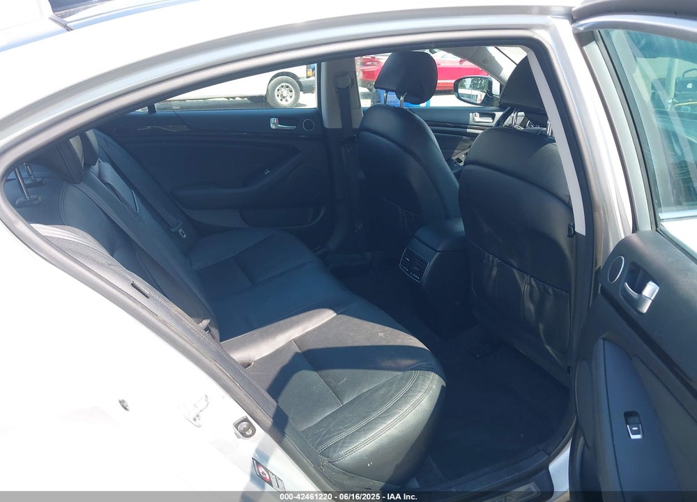 2016 KIA CADENZA PREMIUM VIN: KNALN4D73G5218893
