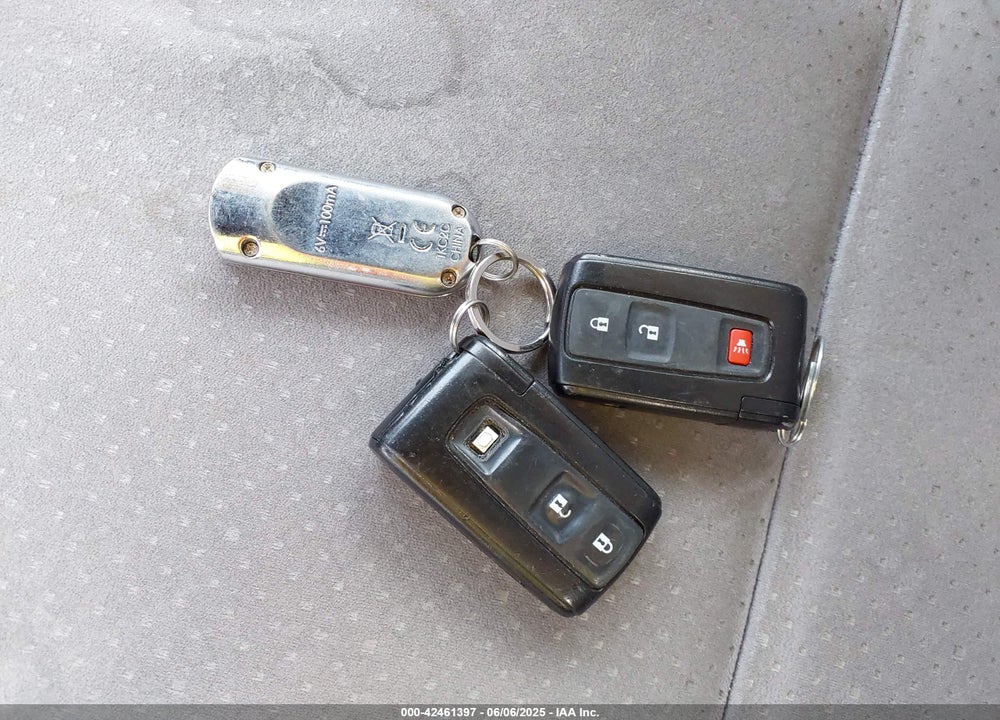 2004 TOYOTA PRIUS VIN: JTDKB20U440074111