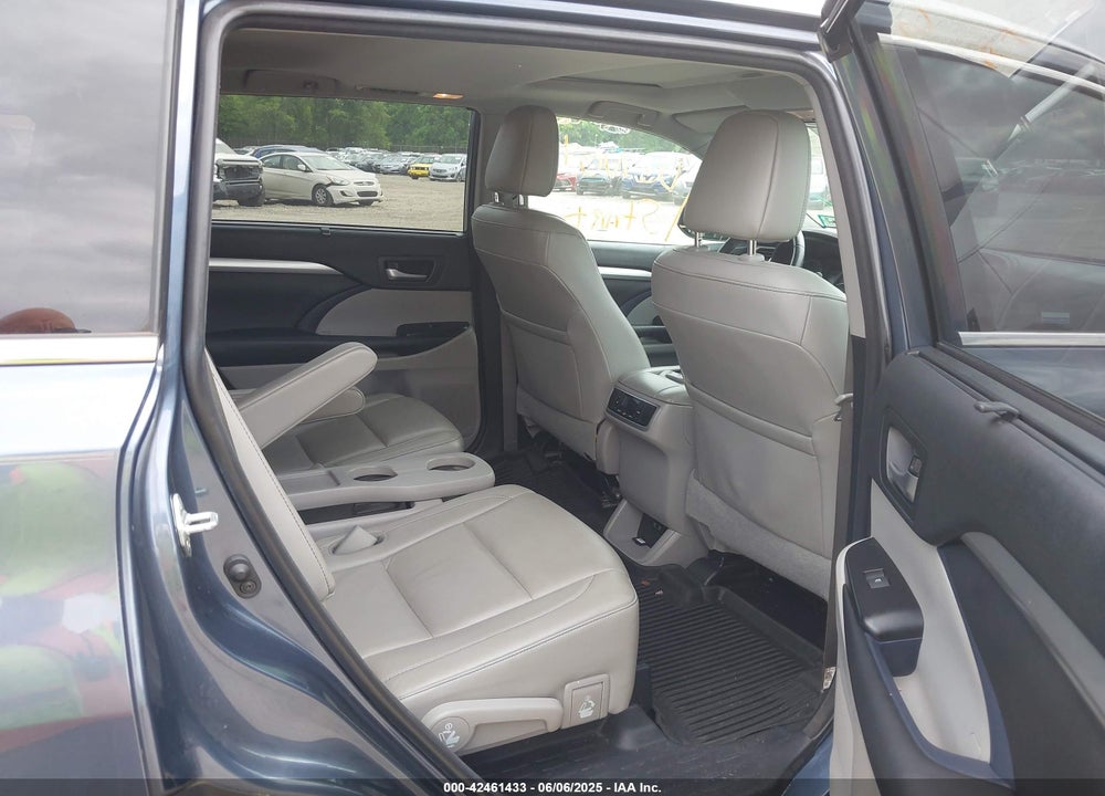 2018 TOYOTA HIGHLANDER VIN: 5TDJZRFHXJS879100