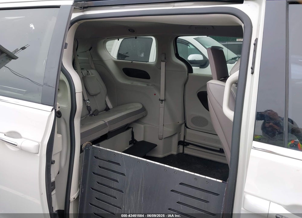 2017 CHRYSLER PACIFICA VIN: 2C4RC1EG3HR720775