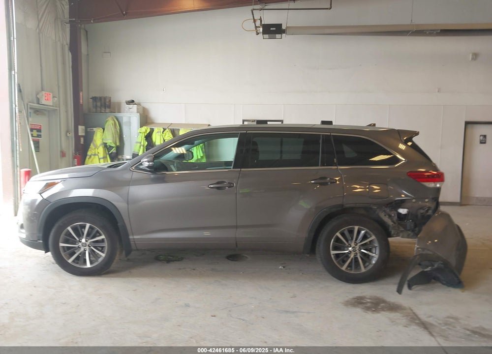 2018 TOYOTA HIGHLANDER VIN: 5TDJZRFHXJS904447