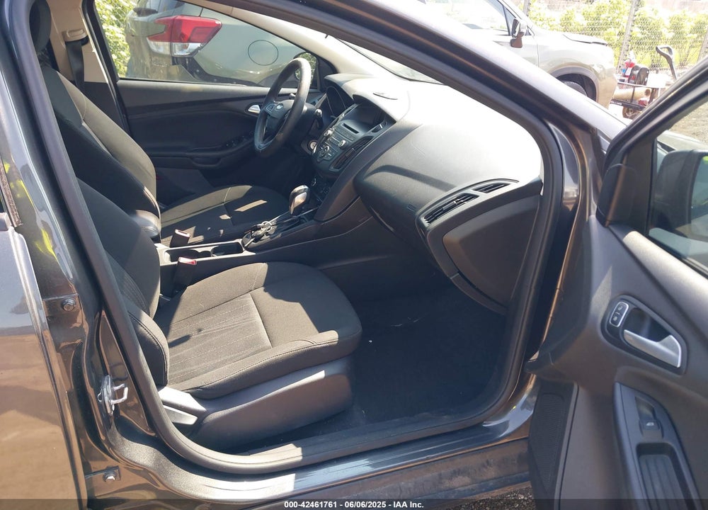 2015 FORD FOCUS SE VIN: 1FADP3K21FL325833