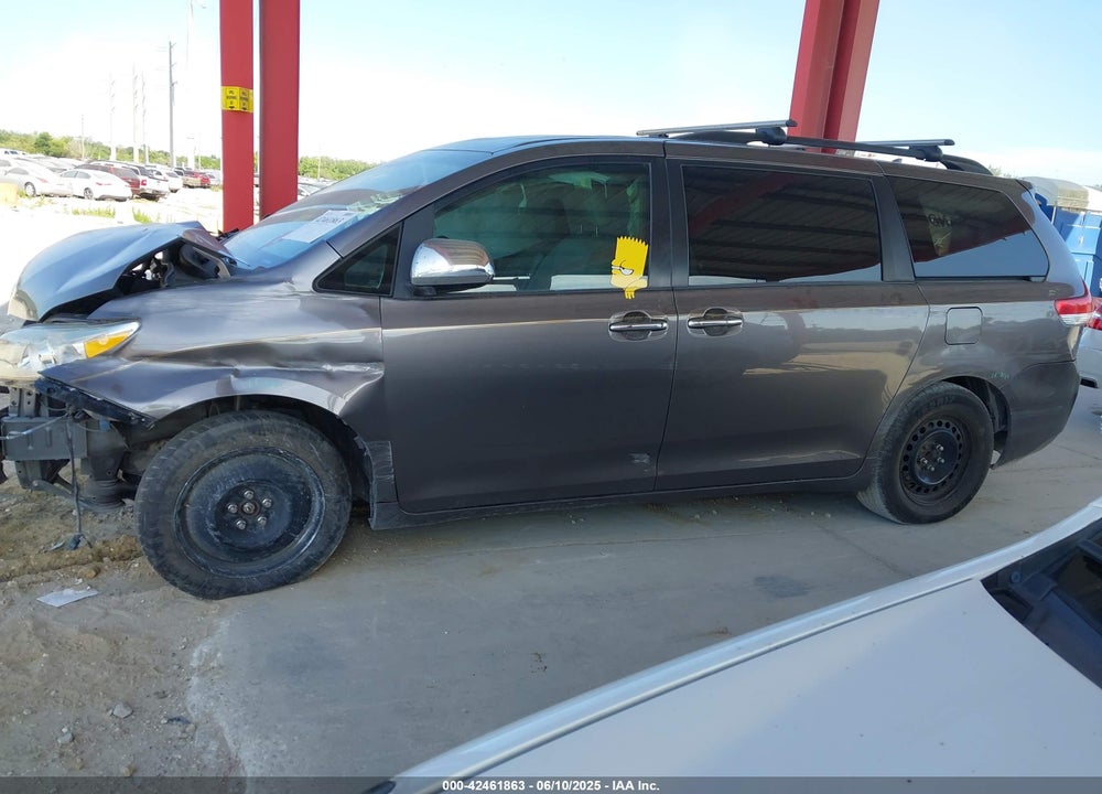 2014 TOYOTA SIENNA XLE V6 8 PASSENGER VIN: 5TDYK3DC8ES429829