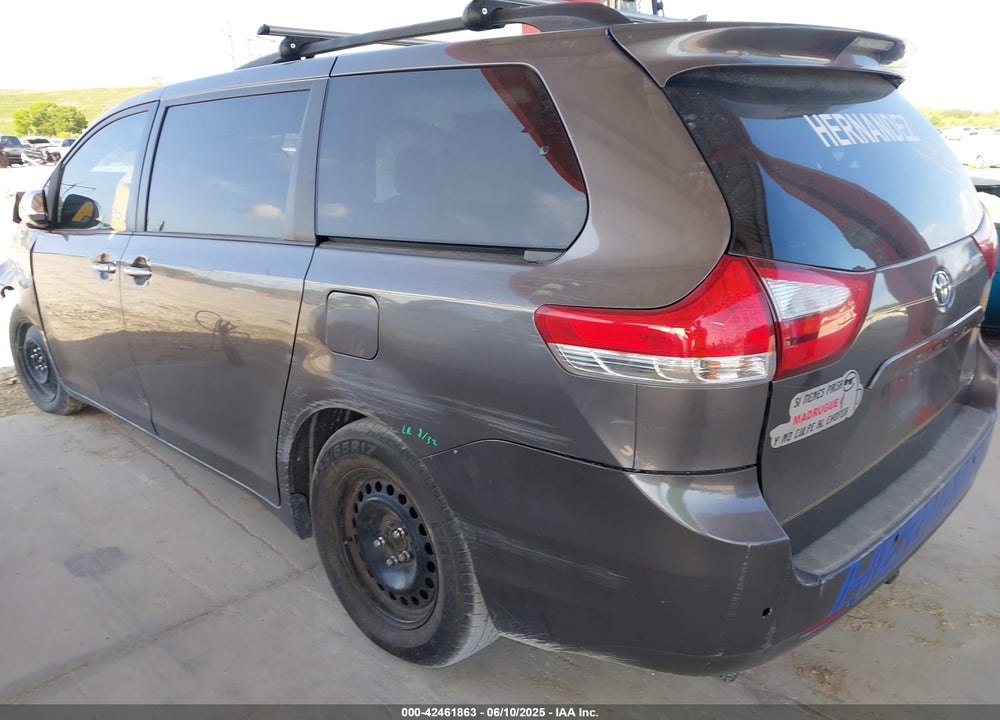 2014 TOYOTA SIENNA XLE V6 8 PASSENGER VIN: 5TDYK3DC8ES429829