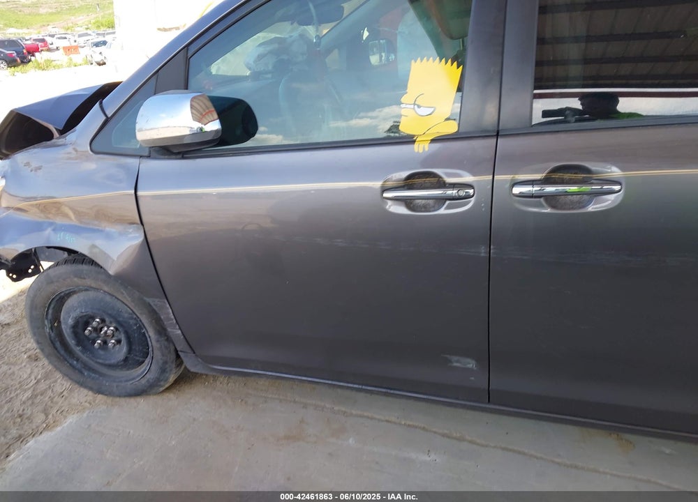 2014 TOYOTA SIENNA XLE V6 8 PASSENGER VIN: 5TDYK3DC8ES429829