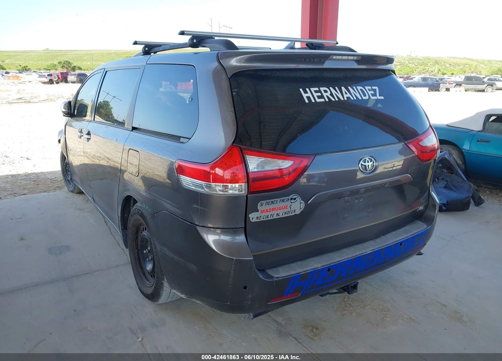 2014 TOYOTA SIENNA XLE V6 8 PASSENGER VIN: 5TDYK3DC8ES429829
