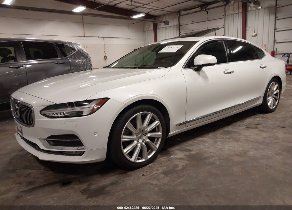 2018 VOLVO S90 VIN: LVY992ML8JP033620