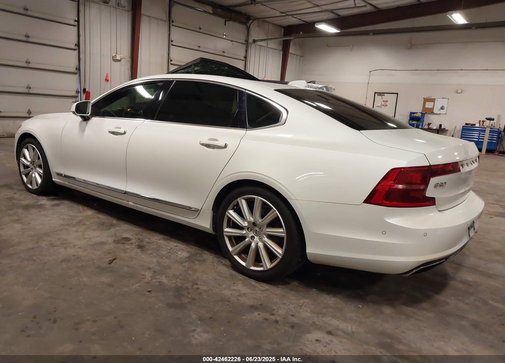 2018 VOLVO S90 VIN: LVY992ML8JP033620