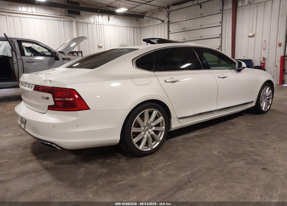 2018 VOLVO S90 VIN: LVY992ML8JP033620