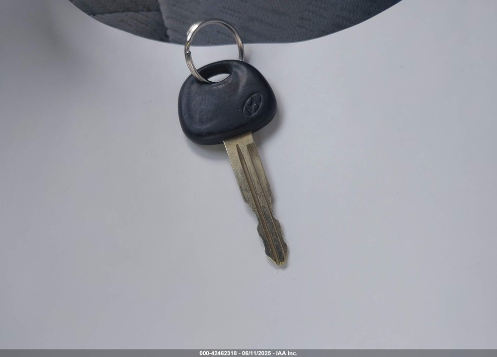 2004 HYUNDAI ELANTRA GLS/GT VIN: KMHDN46D14U821736