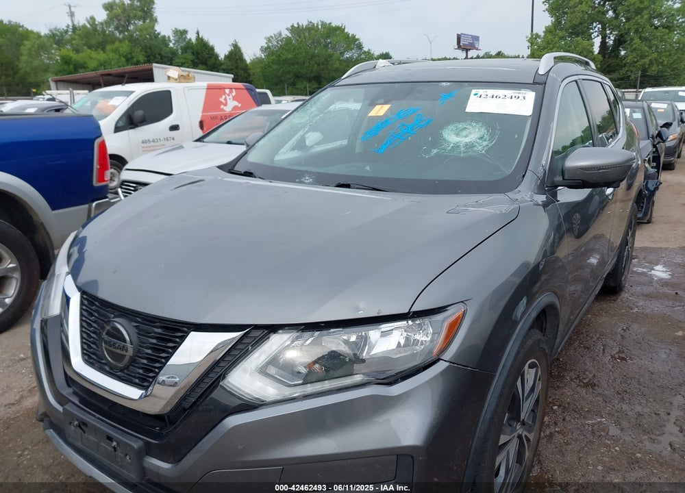 2018 NISSAN ROGUE VIN: JN8AT2MV0JW318555