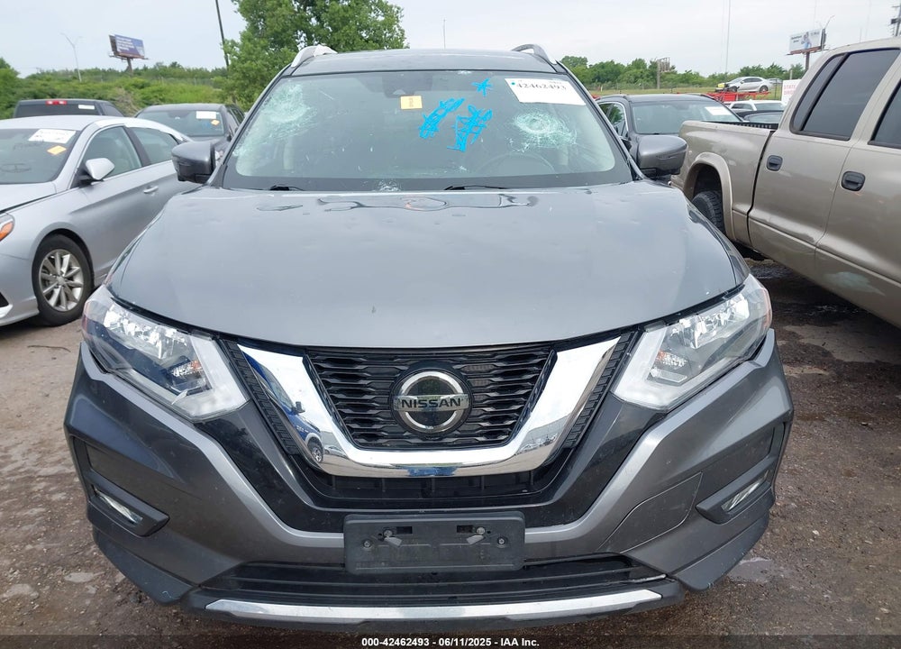 2018 NISSAN ROGUE VIN: JN8AT2MV0JW318555