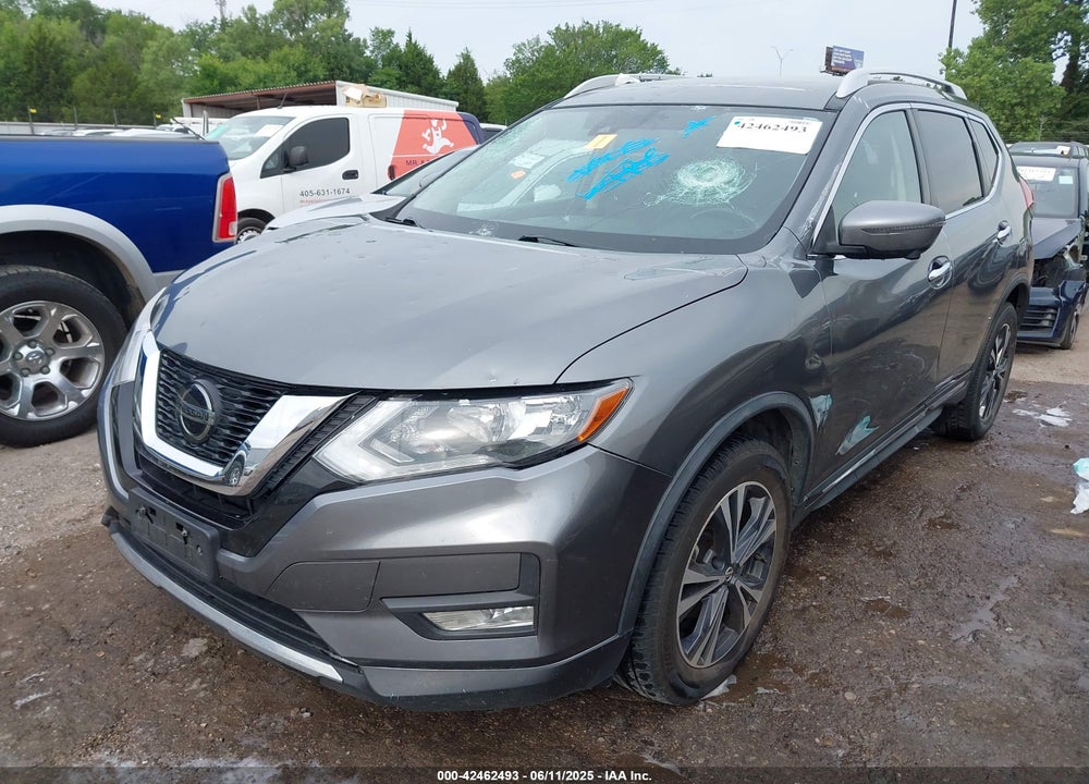2018 NISSAN ROGUE VIN: JN8AT2MV0JW318555