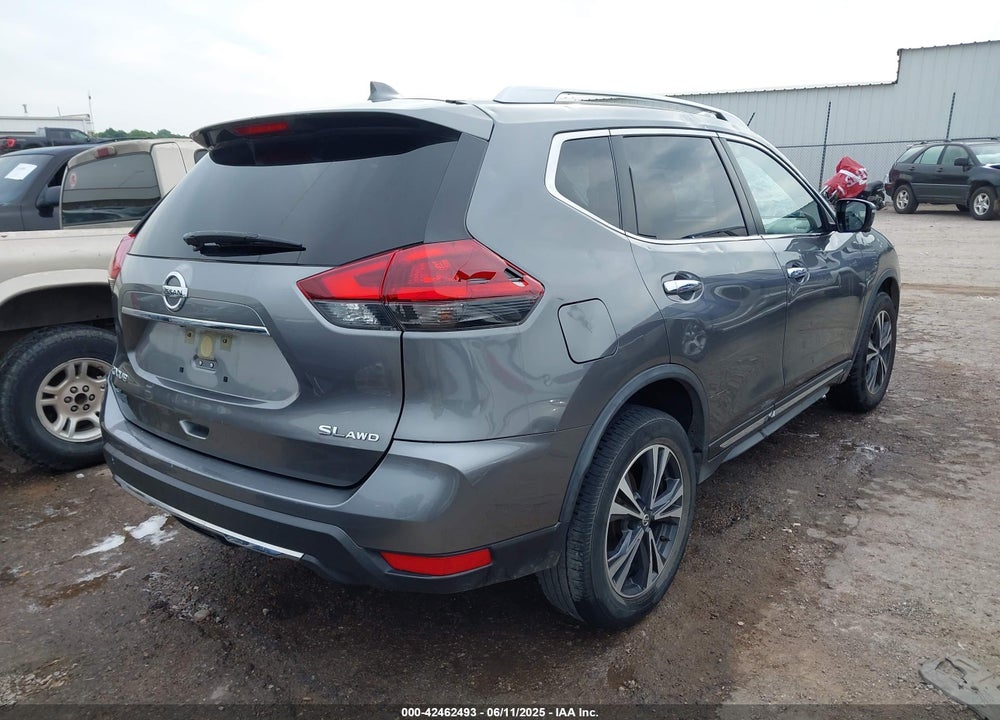 2018 NISSAN ROGUE VIN: JN8AT2MV0JW318555