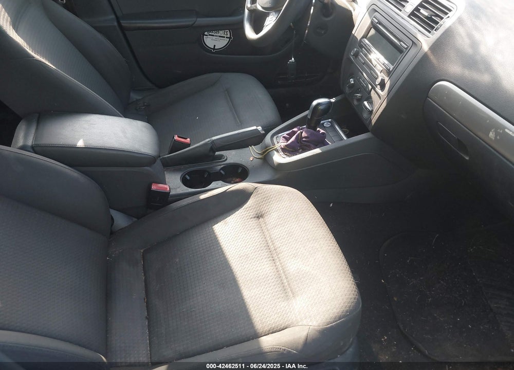 2015 VOLKSWAGEN JETTA 1.8T SE VIN: 3VWD17AJ9FM342127