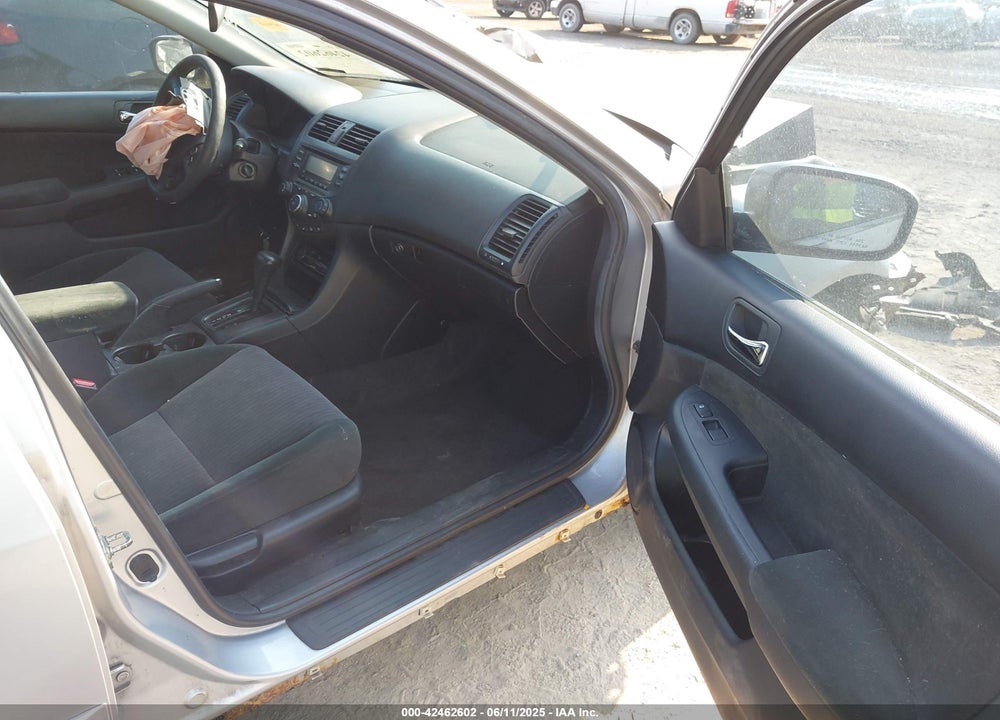 2004 HONDA ACCORD 2.4 LX VIN: 1HGCM56394A093912