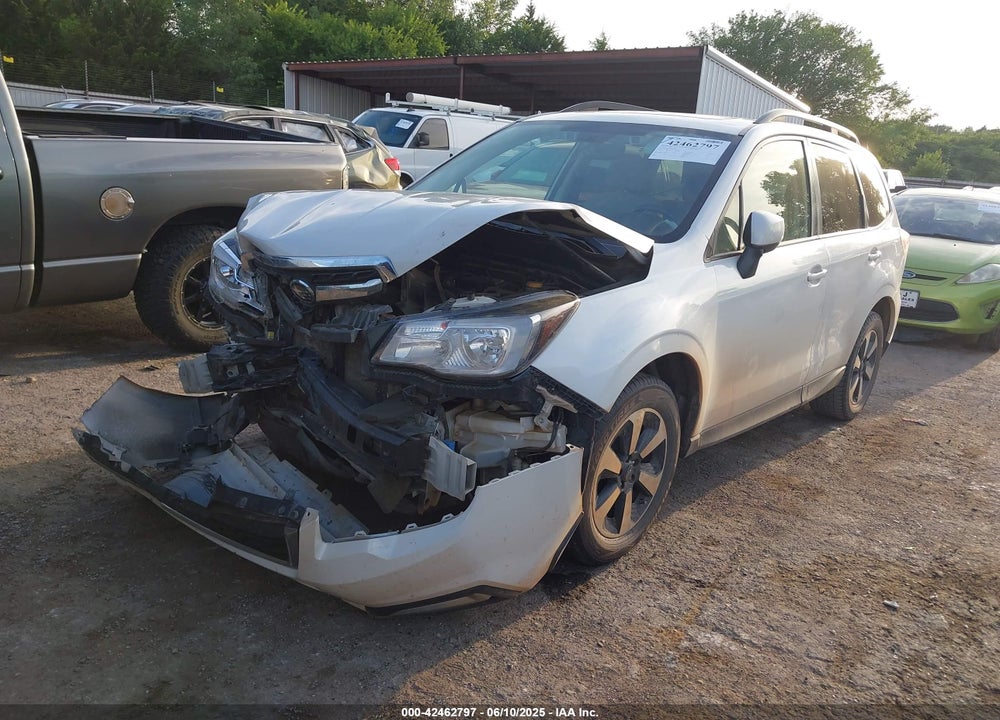 2018 SUBARU FORESTER VIN: JF2SJAGC7JH606685