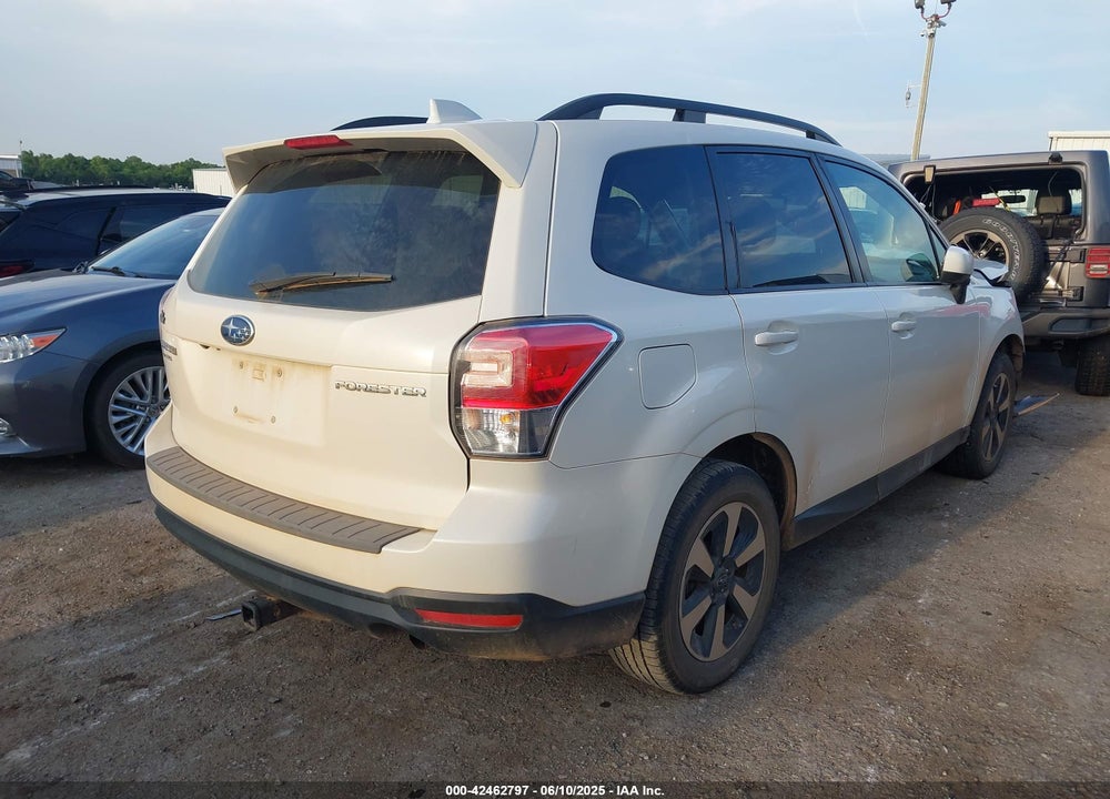2018 SUBARU FORESTER VIN: JF2SJAGC7JH606685