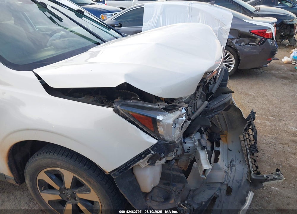 2018 SUBARU FORESTER VIN: JF2SJAGC7JH606685