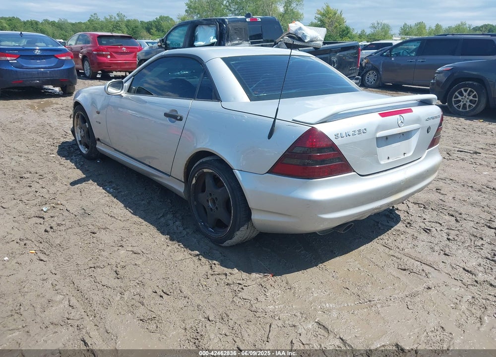 1999 MERCEDES-BENZ SLK 230 KOMPRESSOR VIN: WDBKK47F9XF136119