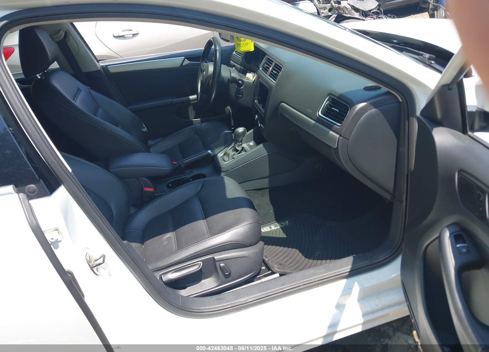 2014 VOLKSWAGEN JETTA VIN: 3VWD17AJ5EM437072