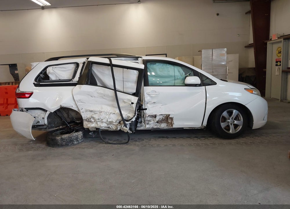 2017 TOYOTA SIENNA LE 8 PASSENGER VIN: 5TDKZ3DC1HS825297