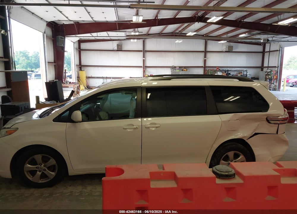 2017 TOYOTA SIENNA LE 8 PASSENGER VIN: 5TDKZ3DC1HS825297