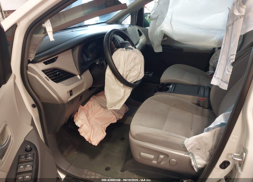 2017 TOYOTA SIENNA LE 8 PASSENGER VIN: 5TDKZ3DC1HS825297