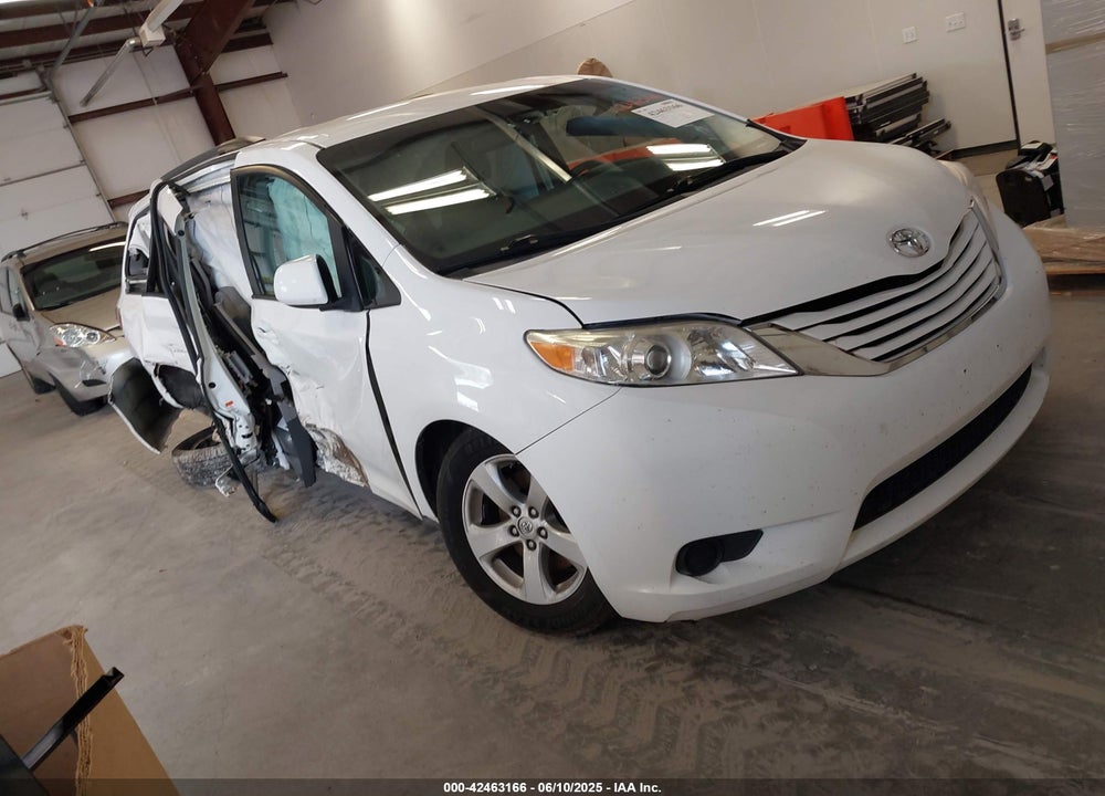2017 TOYOTA SIENNA LE 8 PASSENGER VIN: 5TDKZ3DC1HS825297